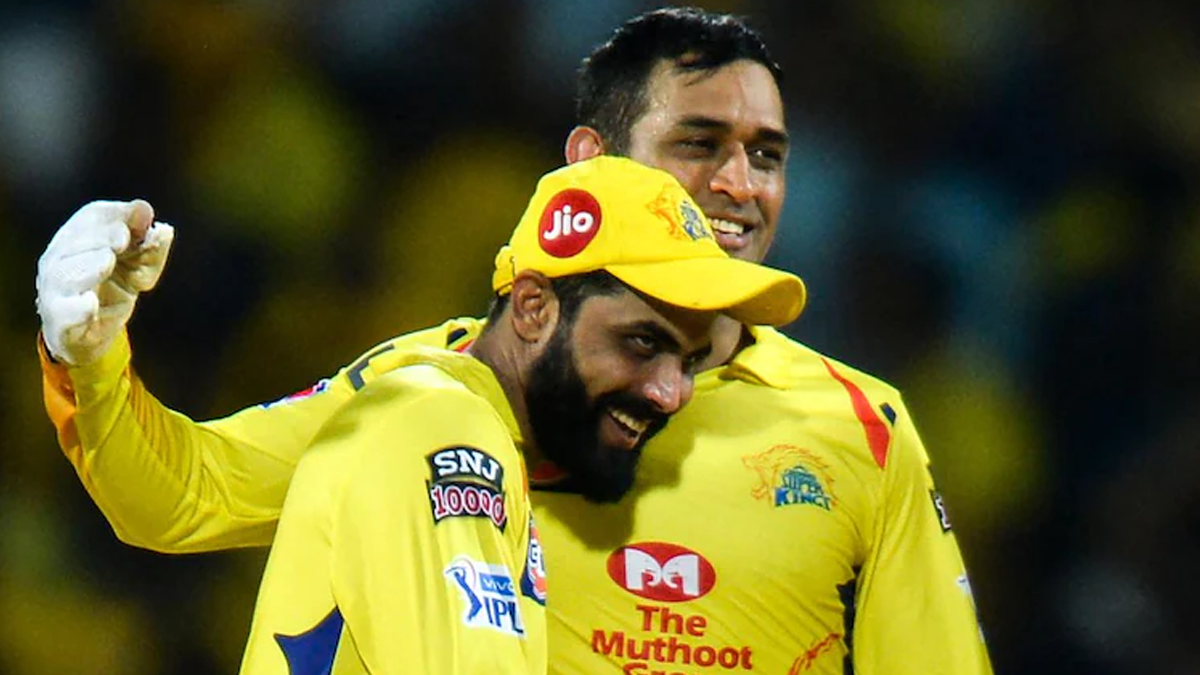 MS Dhoni hands over the captaincy of Chennai Super Kings to Ravindra Jadeja!