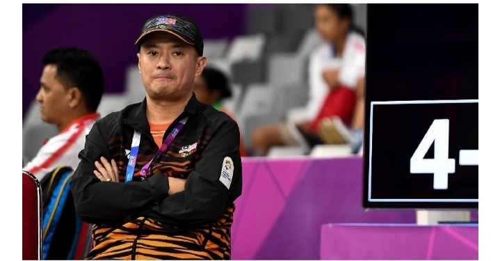 Common Wealth Games 2022: Malaysian Badminton Coach Wins Heart By Sharing His Shoes To The Opponent.