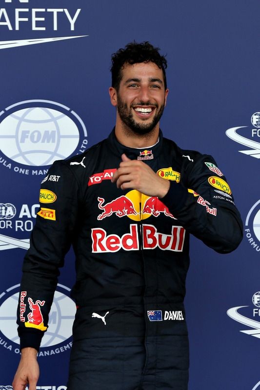 Formula 1: MacLaren to Pay Daniel Ricciardo For Oscar Piastri.