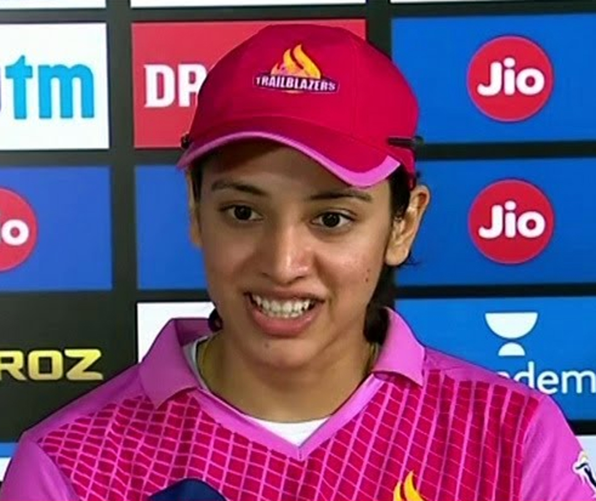 Watch how Smriti Mandhana's reacted to the journalist's awkward question !