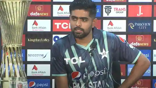 [Watch] Babar Azam issues a strong warning after criticising Pakistani greats for their strike rate.